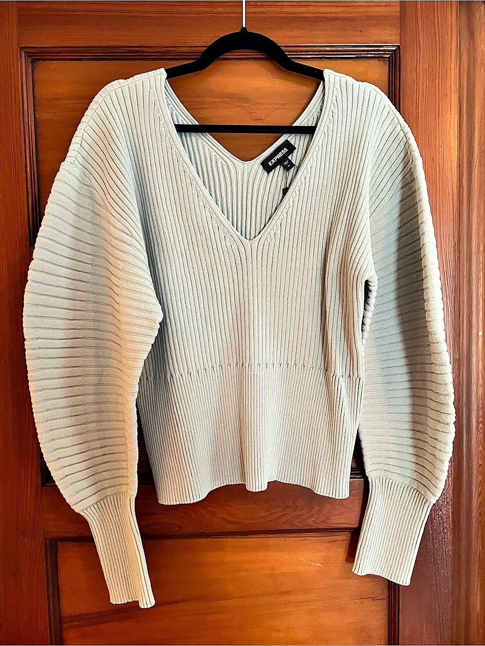 Express Ribbed V-Neck Balloon Sleeve Sweater Cream XL NWT